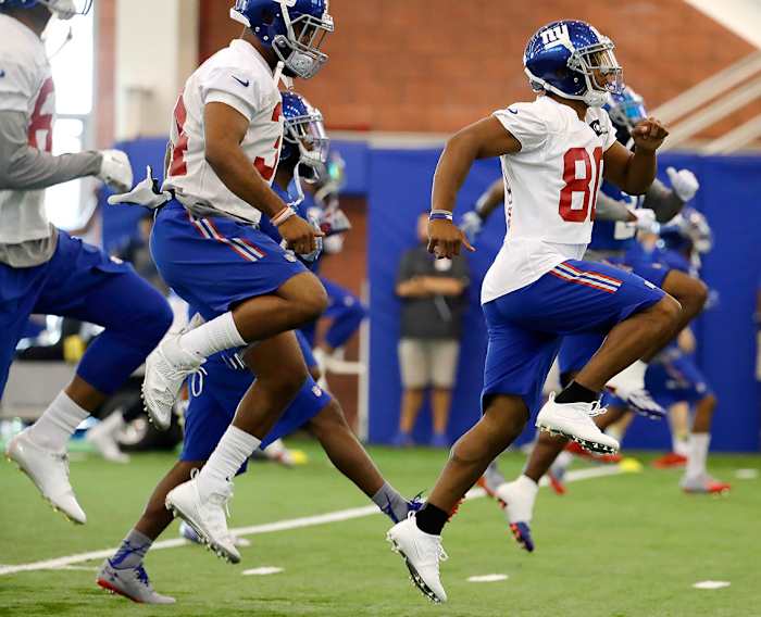 2016-0729-New-York-Giants-training-camp-Victor-Cruz.jpg